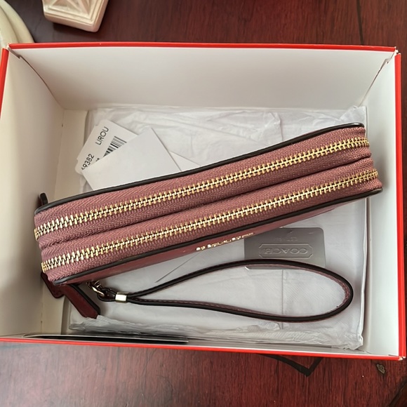 Coach wristlet phone wallet - Sorry sold out! - Picture 4 of 16
